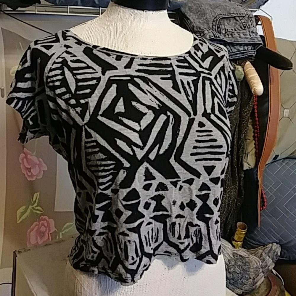 Womens Crop top T shirt Print FOREVER 21 lightweight Half black shortsleeve crew